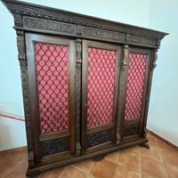 ARMADIO  IN LEGNO MASSICCIO INTAGLIATO