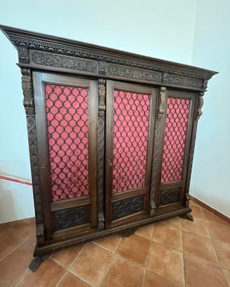 ARMADIO  IN LEGNO MASSICCIO INTAGLIATO