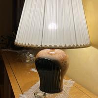 Elegante lampada da tavolo