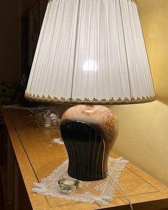 Elegante lampada da tavolo