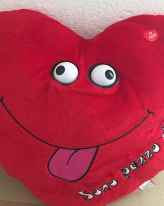 Cuscino rosso a forma di cuore con suoneria