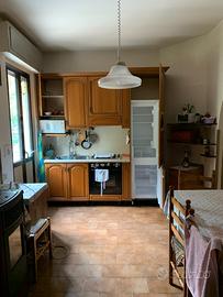 Fabbricato trifamiliare con cortile privato