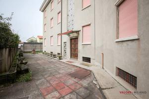 Villa di 500 m² con più di 5 locali e box auto a S