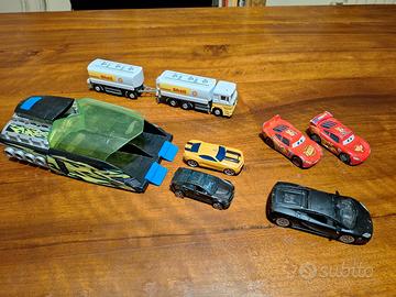 lanciatore con 2 macchinine saetta mcqueen  