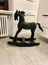 Cavallo a dondolo