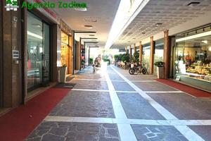 Cervia centro, locale commerciale. Interessante