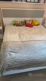 Letto con due comodini coordinati -stile moderno