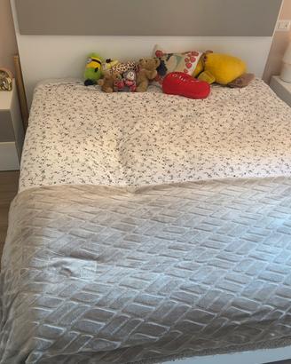 Letto con due comodini coordinati -stile moderno