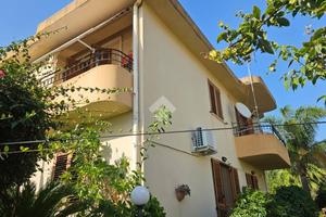 VILLA A SCHIERA A REGGIO DI CALABRIA