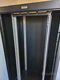 Armadio rack Intellinet 19" 32U con PP 24 porte