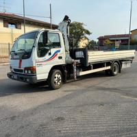 M158 - Isuzu patente C con gru 23 q 133000 km