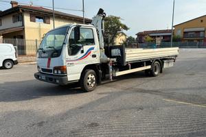 M158 - Isuzu patente C con gru 23 q 133000 km