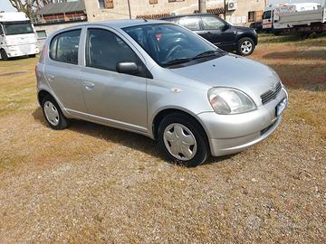 TOYOTA Yaris - 2001