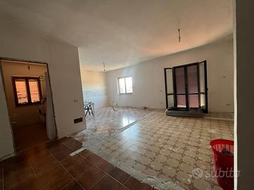 SUTRI - APPARTAMENTO con giardino e box