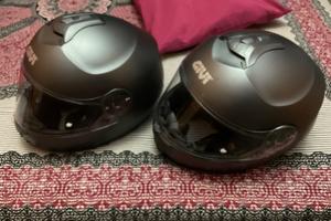 Caschi modulari moto e pantaloni moto donna