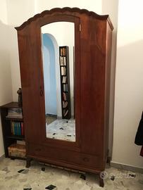 Armadio d’epoca con specchio