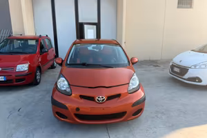 Toyota Aygo 1.0 12V VVT-i 5 porte Orange Connect M