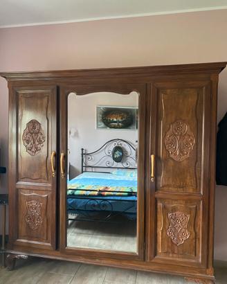 ARMADIO IN LEGNO CLASSICO