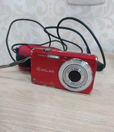fotocamera digitale Casio Exilim EX-ZS15.
