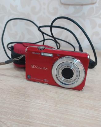 fotocamera digitale Casio Exilim EX-ZS15.