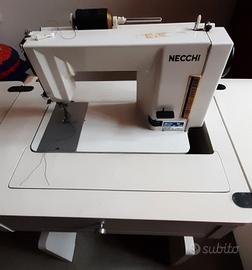 Macchina da cucire Necchi con mobile