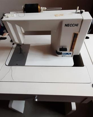 Macchina da cucire Necchi con mobile