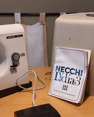 macchina da cucire trasportabile Necchi