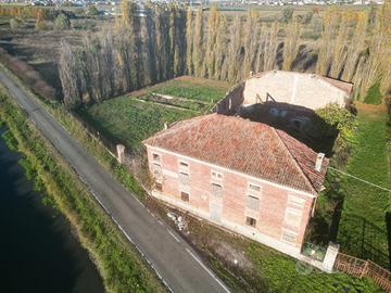 TecnoAzienda: Rustico da ristrutturare con