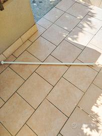 Bastone estensibile e tenda doccia con anelli