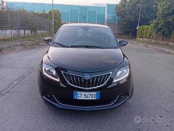 Lancia Ypsilon Platino leggere