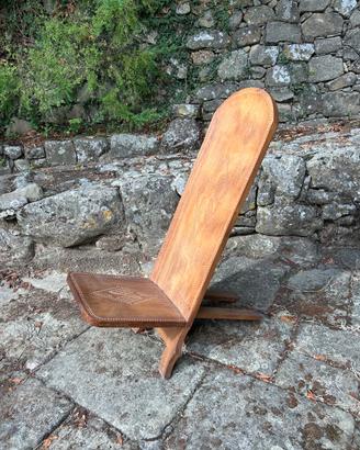 Sedia da camino vintage in legno massello intaglia