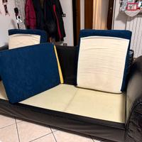 Divano in pelle con cuscinoni