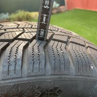 4 Pneumatici invernali 235/45 R18 98 V Viking