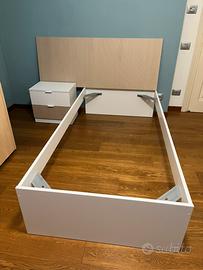 Letto singolo con comodino