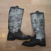 stivali grigi in pelle