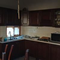 Cucina angolare in legno + tavolo e 8 sedie