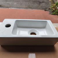 Piccolo lavabo in ceramica