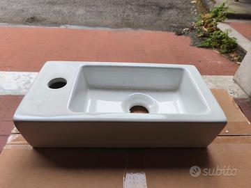 Piccolo lavabo in ceramica