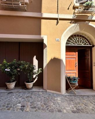 Casa indipendente di 360 m² con più di 5 locali e 