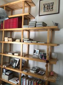 libreria e scrivania