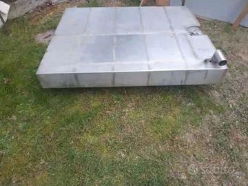 Serbatoi inox per barche: acqua dolce e carburante