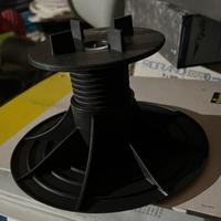 Piedini regolabili per pavimenti