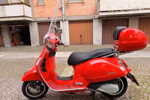 Vespa GTS 300 Super 2023 – pari al nuovo (500 km)