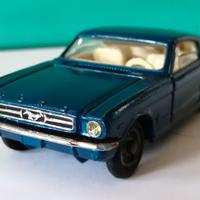 Modellino auto Ford Mustang Fastback 2+2 - 1/43