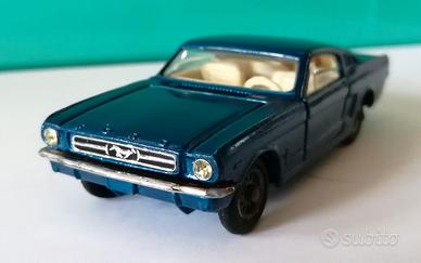 Modellino auto Ford Mustang Fastback 2+2 - 1/43