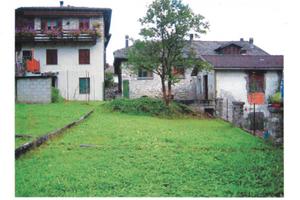Casa terra tetto da ristrutturare con giardino