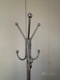 Piantana accappatoio e asciugamani