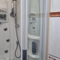 Doccia multifunzione con idromassaggio e sauna 