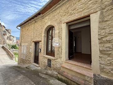 3 LOCALI A TARANO