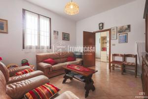 Bifamiliare Indipendente con Ampio Giardino